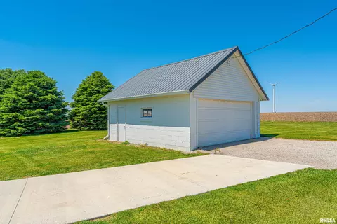 Exterior - 981 2550th St, Emden, IL 62635 photo 2 of 4