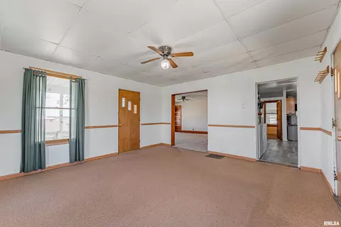 Living - 981 2550th St, Emden, IL 62635 photo 2 of 4