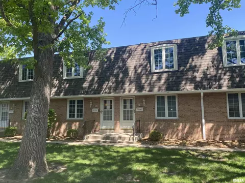 900 S Durkin Dr, Springfield, IL 62704