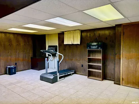 Other - 2405 Eastview Dr, Springfield, IL 62702 photo 2 of 11