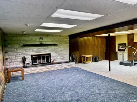 Living - 2405 Eastview Dr, Springfield, IL 62702 photo 5 of 5