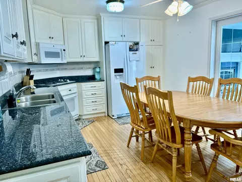 Kitchen - 2405 Eastview Dr, Springfield, IL 62702 photo 1 of 2
