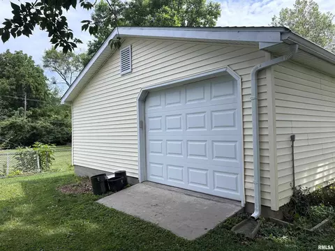 Other - 2405 Eastview Dr, Springfield, IL 62702 photo 10 of 11