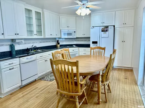 Kitchen - 2405 Eastview Dr, Springfield, IL 62702 photo 2 of 2