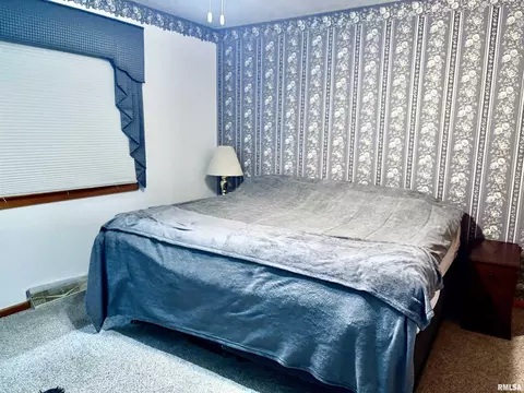 Bedroom - 2405 Eastview Dr, Springfield, IL 62702 photo 2 of 2