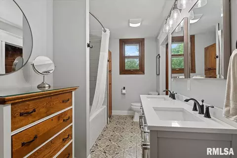 Bath - 4502 Gaule Rd, Springfield, IL 62712 photo 1 of 3