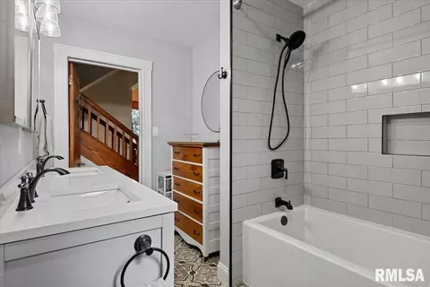 Bath - 4502 Gaule Rd, Springfield, IL 62712 photo 2 of 3