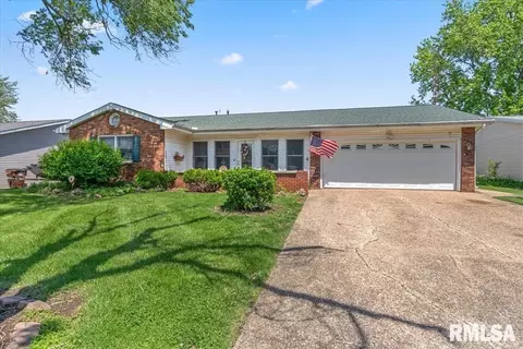 1208 Pine Ln, Auburn, IL 62615
