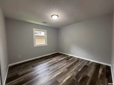 Bedroom - 141 N Douglas Ave, Springfield, IL 62702 photo 2 of 2