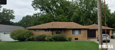 112 N Oak St, Rochester, IL 62563