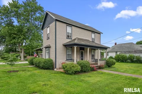 133 W Springer St, Divernon, IL 62530