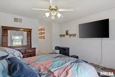 Bedroom - 3817 Sugar Loaf Dr, Springfield, IL 62711 photo 5 of 7