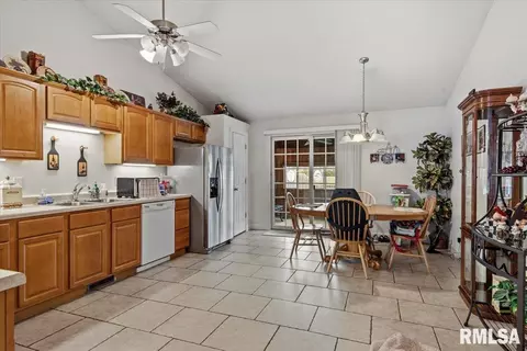 Entry Way - 3817 Sugar Loaf Dr, Springfield, IL 62711 photo 1 of 2