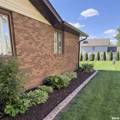 Exterior - 97 White Pine Dr, Springfield, IL 62712 photo 5 of 5
