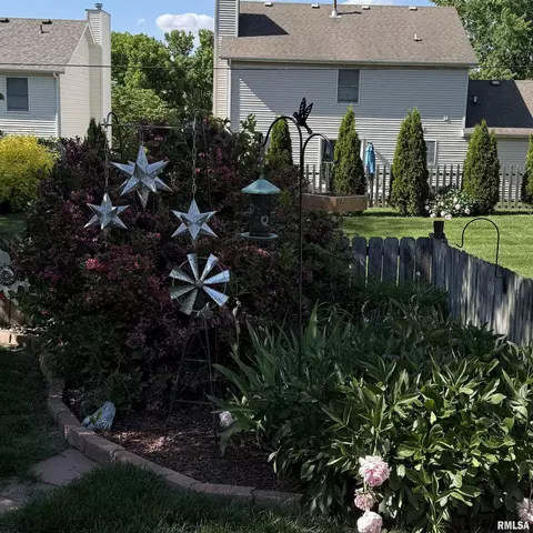 Exterior - 97 White Pine Dr, Springfield, IL 62712 photo 4 of 5