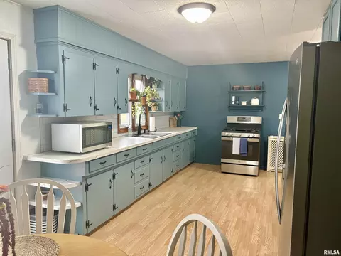 Kitchen - 2641 90th St, Gerlaw, IL 61435 photo 2 of 5