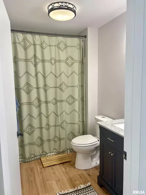 Bath - 2641 90th St, Gerlaw, IL 61435 photo 1 of 2