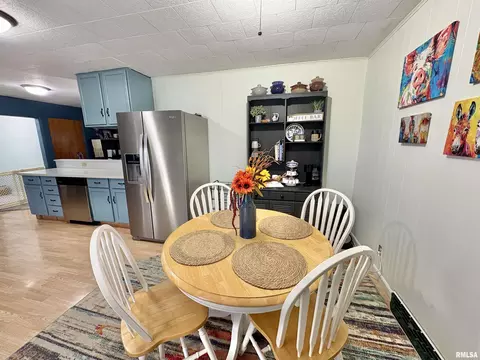 Dining - 2641 90th St, Gerlaw, IL 61435 photo 1 of 2