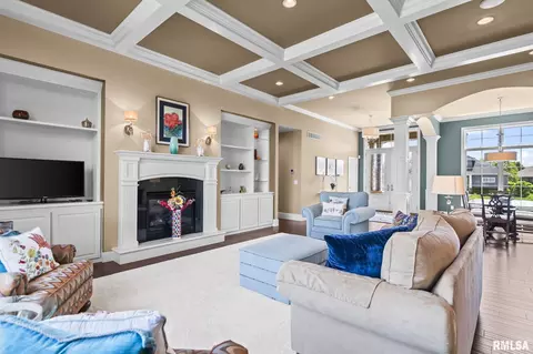 Living - 5309 Whitemarsh Ct, Springfield, IL 62711 photo 4 of 5