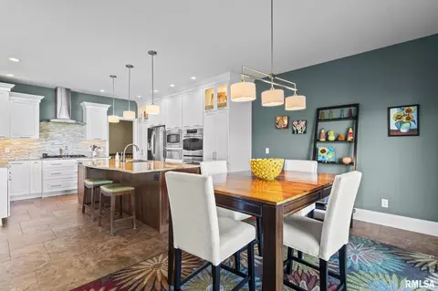 Dining - 5309 Whitemarsh Ct, Springfield, IL 62711 photo 4 of 7