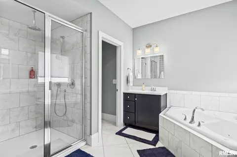 Bath - 5309 Whitemarsh Ct, Springfield, IL 62711 photo 3 of 7