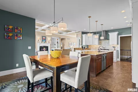 Dining - 5309 Whitemarsh Ct, Springfield, IL 62711 photo 6 of 7