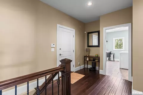Entry Way - 5309 Whitemarsh Ct, Springfield, IL 62711 photo 5 of 7