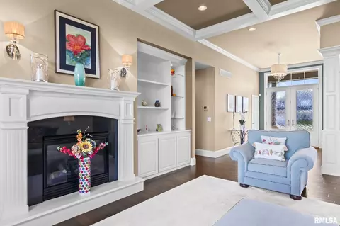Living - 5309 Whitemarsh Ct, Springfield, IL 62711 photo 5 of 5