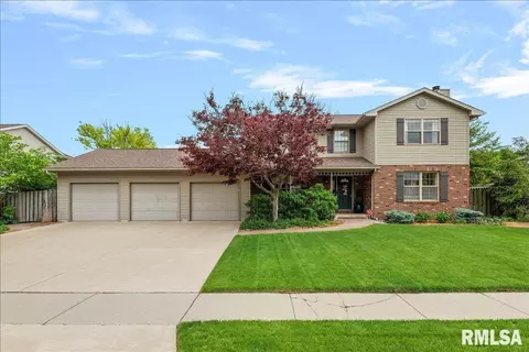 312 Westwinds Dr, Jacksonville, IL 62650