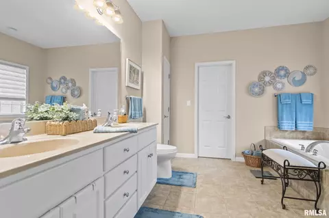 Bath - 2503 Interlacken Dr, Springfield, IL 62704 photo 1 of 2