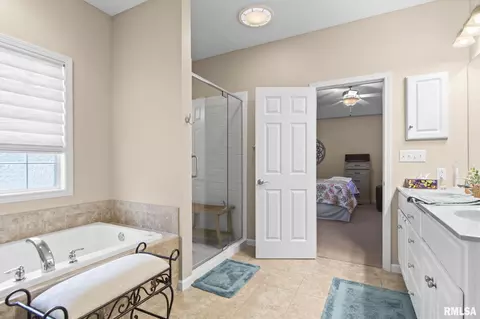 Bath - 2503 Interlacken Dr, Springfield, IL 62704 photo 2 of 2