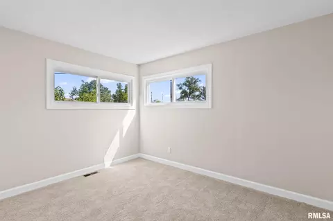 Bedroom - 6 Evergreen Ct, Springfield, IL 62704 photo 10 of 11