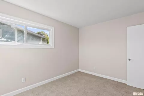 Bedroom - 6 Evergreen Ct, Springfield, IL 62704 photo 2 of 11