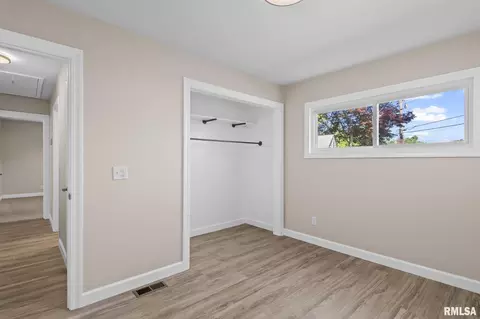 Bedroom - 6 Evergreen Ct, Springfield, IL 62704 photo 5 of 11