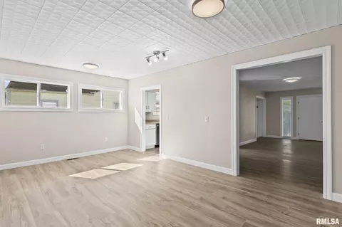 Entry Way - 6 Evergreen Ct, Springfield, IL 62704 photo 1 of 2