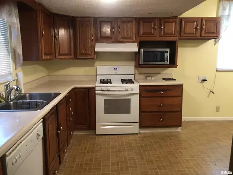 Kitchen - 1805 E Keys Ave, Springfield, IL 62702 photo 3 of 3