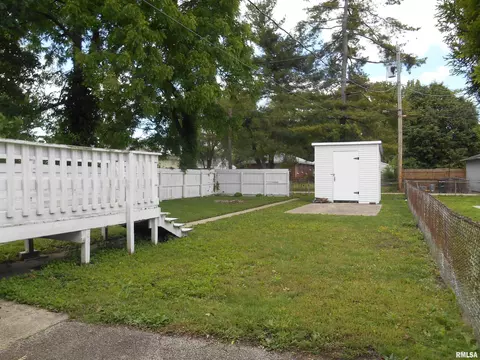 Exterior - 1805 E Keys Ave, Springfield, IL 62702 photo 5 of 10