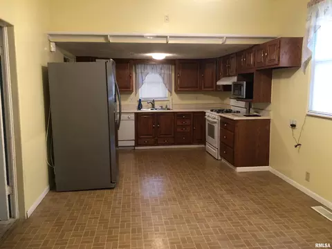 Kitchen - 1805 E Keys Ave, Springfield, IL 62702 photo 1 of 3