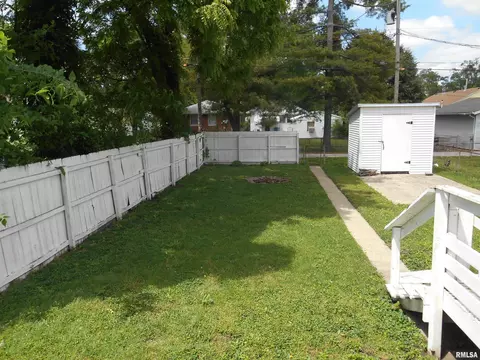 Exterior - 1805 E Keys Ave, Springfield, IL 62702 photo 6 of 10