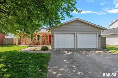 1213 Pine Ln, Auburn, IL 62615
