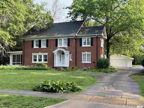 237 Park Lane Dr, Galesburg, IL 61401