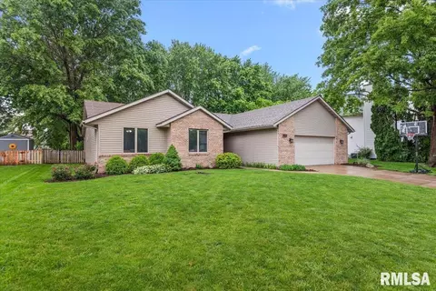 Exterior - 225 Appomattox Dr, Springfield, IL 62711 photo 2 of 12