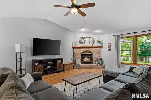 Living - 225 Appomattox Dr, Springfield, IL 62711 photo 3 of 4