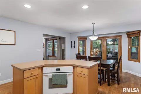 Kitchen - 225 Appomattox Dr, Springfield, IL 62711 photo 3 of 4