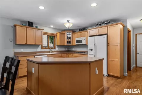 Kitchen - 225 Appomattox Dr, Springfield, IL 62711 photo 1 of 4