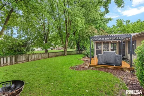 Exterior - 225 Appomattox Dr, Springfield, IL 62711 photo 6 of 12