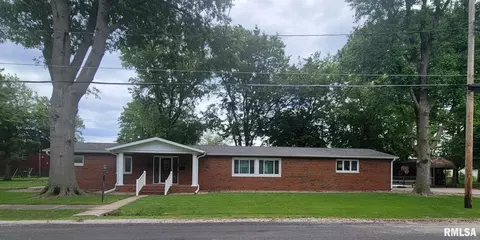559 S Spruce St, Nokomis, IL 62075