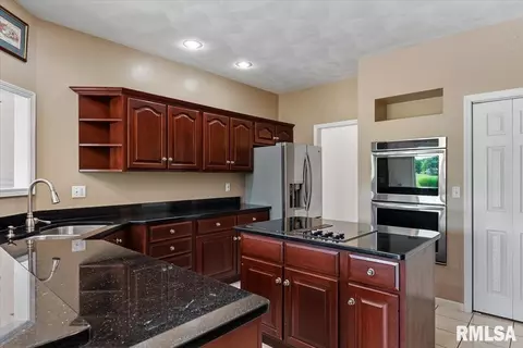 Kitchen - 5001 Eagle Rdg, Springfield, IL 62711 photo 1 of 3