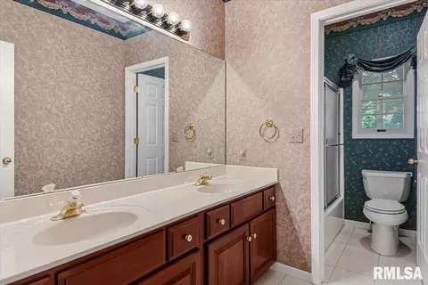 Bath - 5001 Eagle Rdg, Springfield, IL 62711 photo 6 of 7
