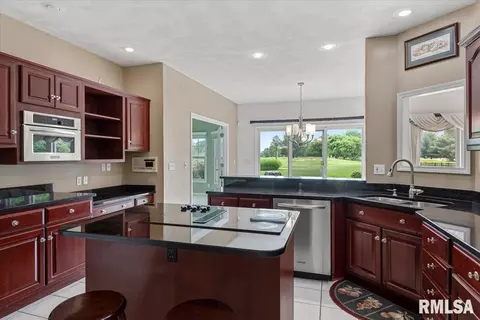 Kitchen - 5001 Eagle Rdg, Springfield, IL 62711 photo 3 of 3